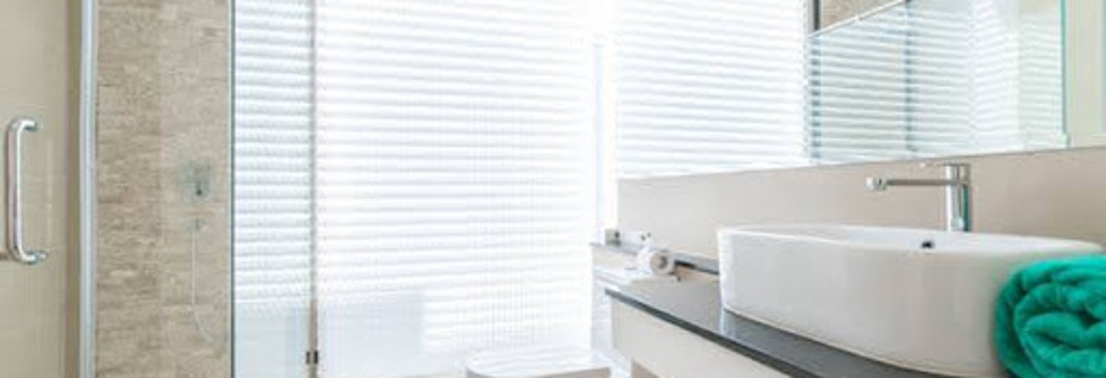 Luxury bathroom with white blinds | Gotcha Covered