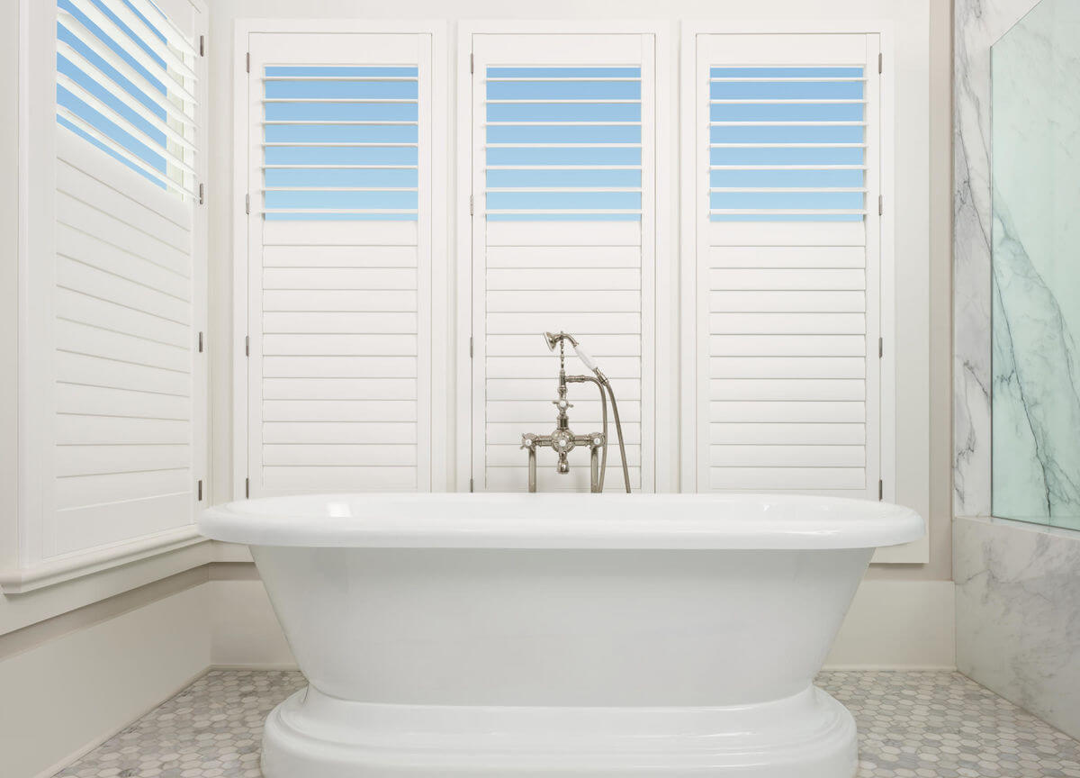 Shutters can also have a split control called a “split tilt” which allows the top section to operate independently from the bottom. Shutters can also have a split control called a “split tilt” which allows the top section to operate independently from the bottom.